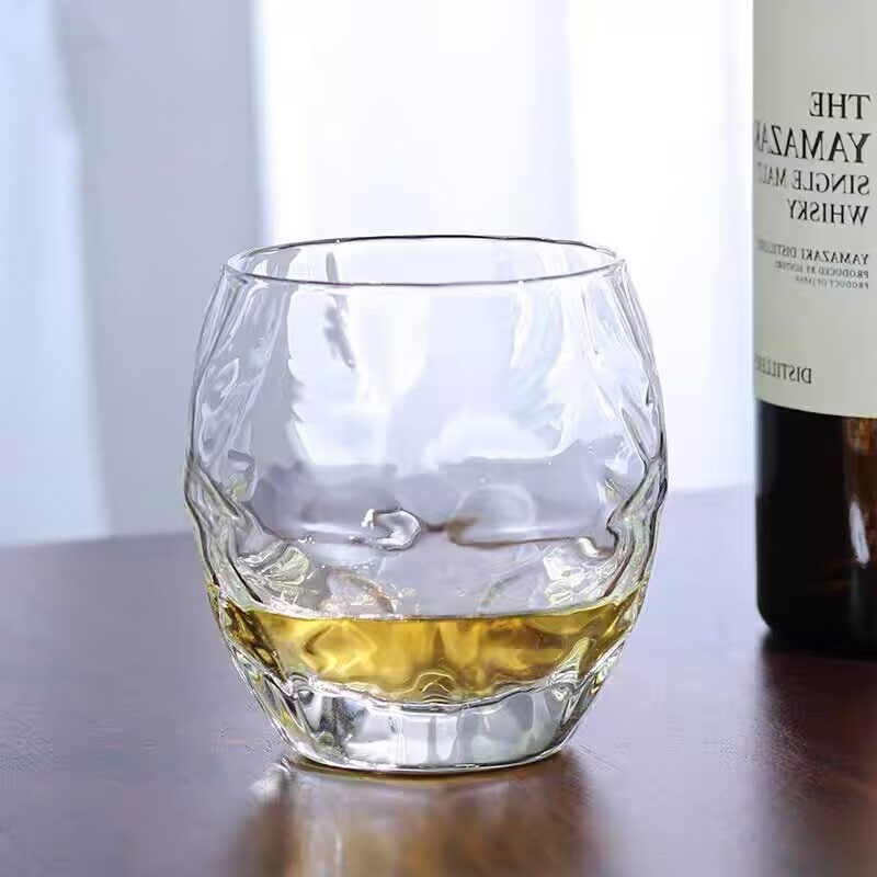 Kieliszek do whisky z wytłocze – Wine Beer And Spirit recenzja i cena